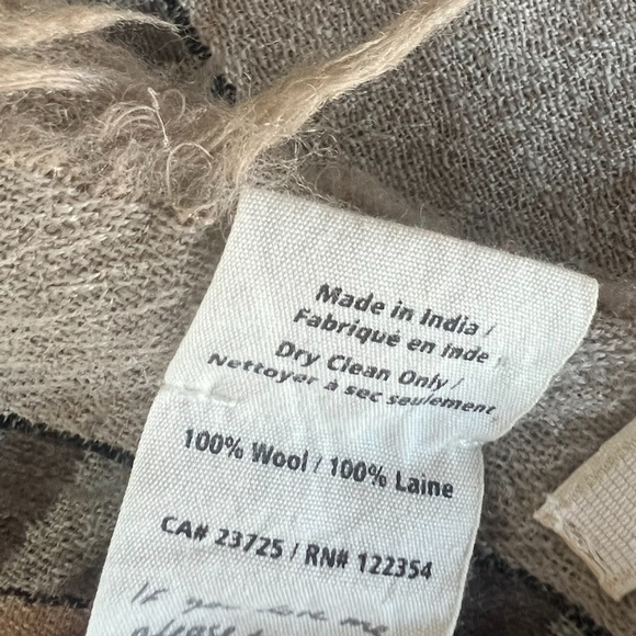 aritzia wilfred wool blanket scarf - beige - Picture 8 of 8